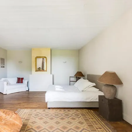 Апартаменты Lutry - Walking Steps From Geneva With Patio *